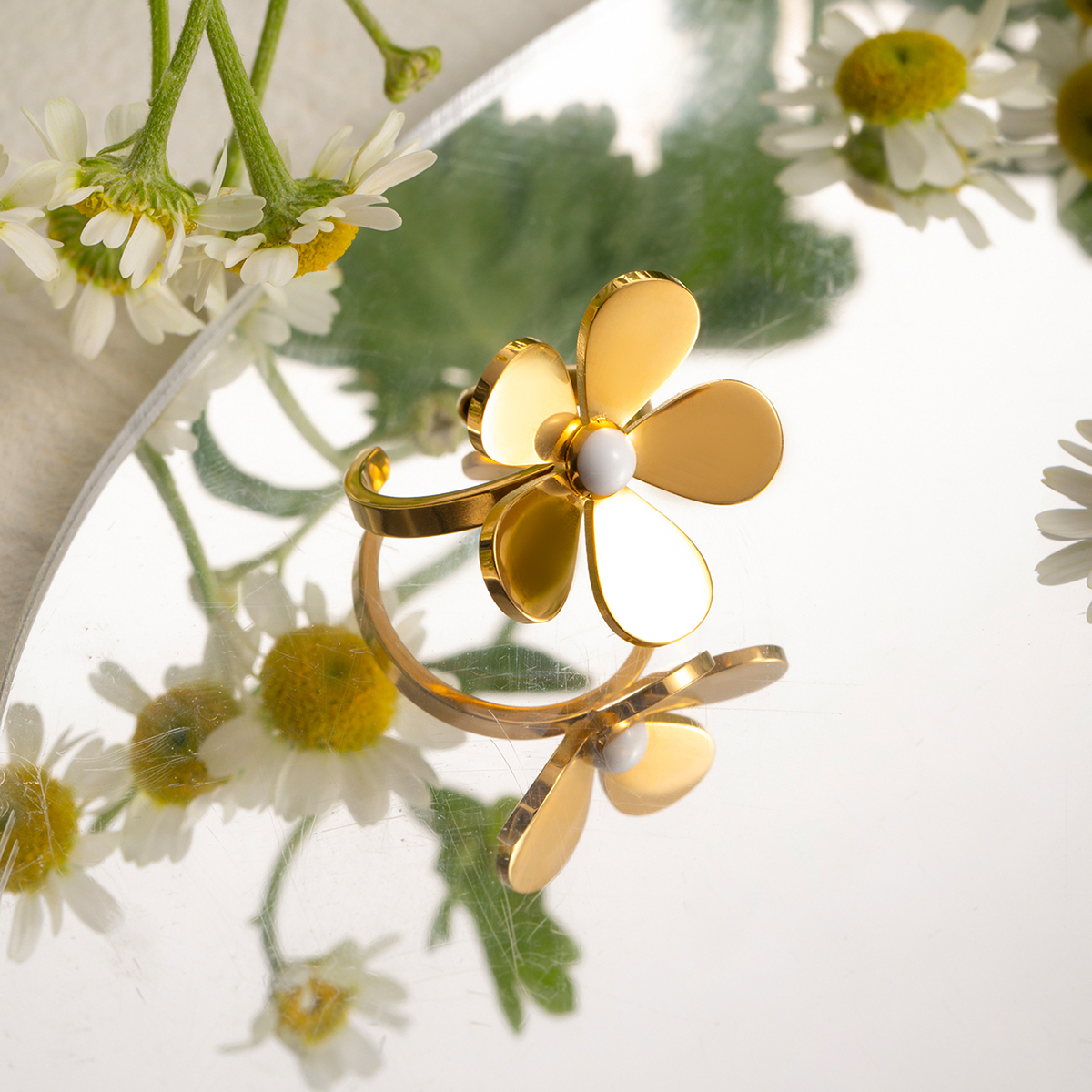 304 Stainless Steel 18K Gold Plated IG Style Simple Style Classic Style Plating Little Daisy Rings display picture 10