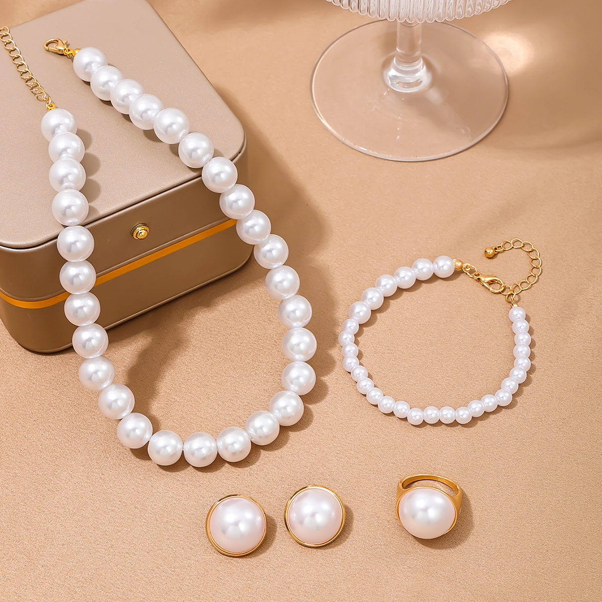 Simple Style Classic Style Round Artificial Pearls Alloy Plastic Wholesale Jewelry Set display picture 1