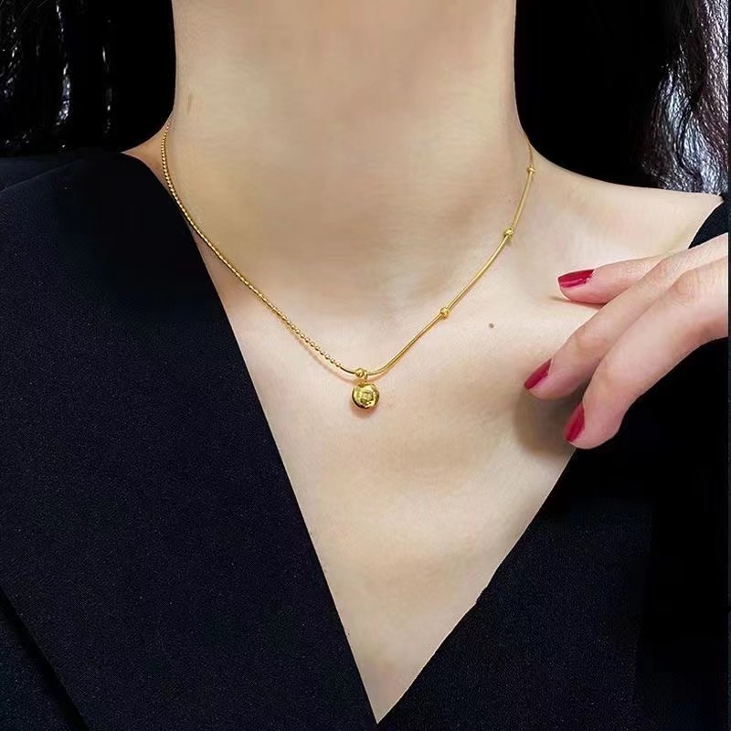 Wholesale Casual Vintage Style Heart Shape Petal Fish 304 Stainless Steel Copper 18K Gold Plated Pendant Necklace display picture 6