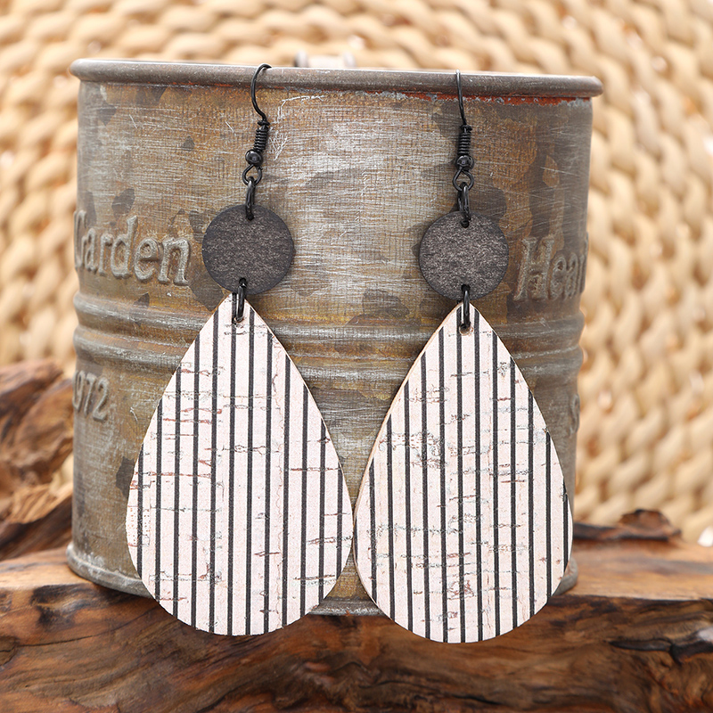 1 Pair Casual Vintage Style Ethnic Style Geometric Wood Drop Earrings display picture 1