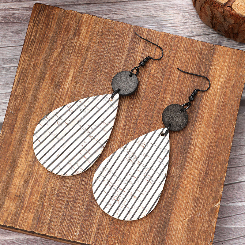 1 Pair Casual Vintage Style Ethnic Style Geometric Wood Drop Earrings display picture 2