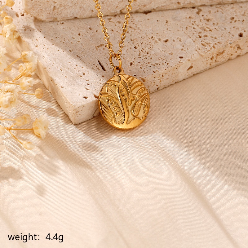 304 Stainless Steel 18K Gold Plated Hawaiian Marine Style Beach Plating Animal Moon Butterfly Pendant Necklace display picture 2