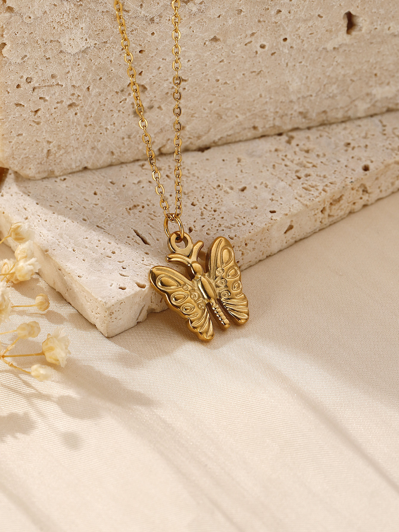 304 Stainless Steel 18K Gold Plated Hawaiian Marine Style Beach Plating Animal Moon Butterfly Pendant Necklace display picture 17