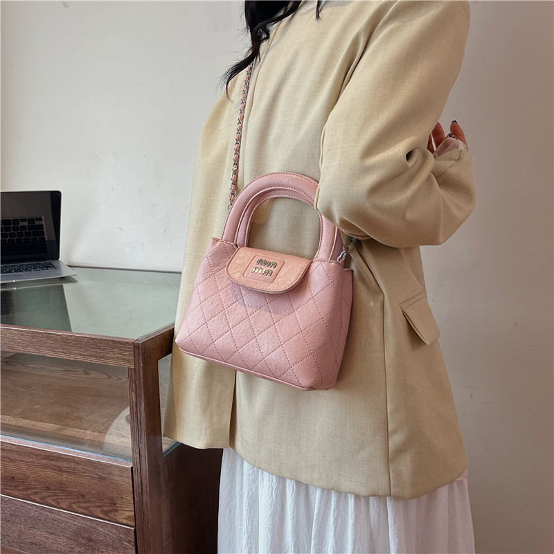 Women's Pu Leather Lingge Classic Style Sewing Thread Flip Cover Handbag display picture 16
