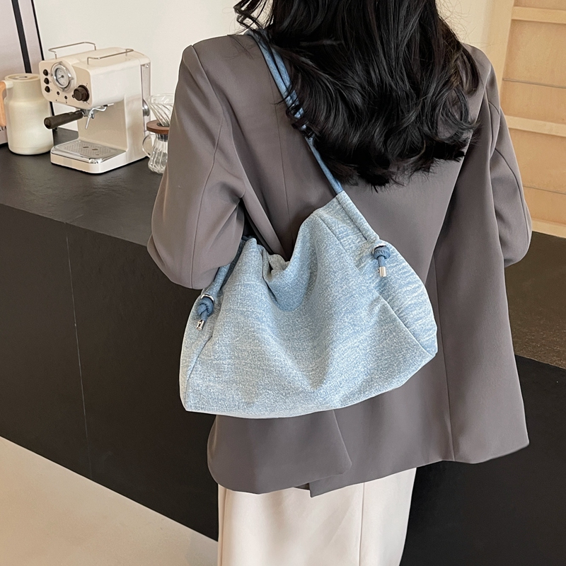 Women's Medium Denim Solid Color Preppy Style Classic Style Zipper Tote Bag display picture 12