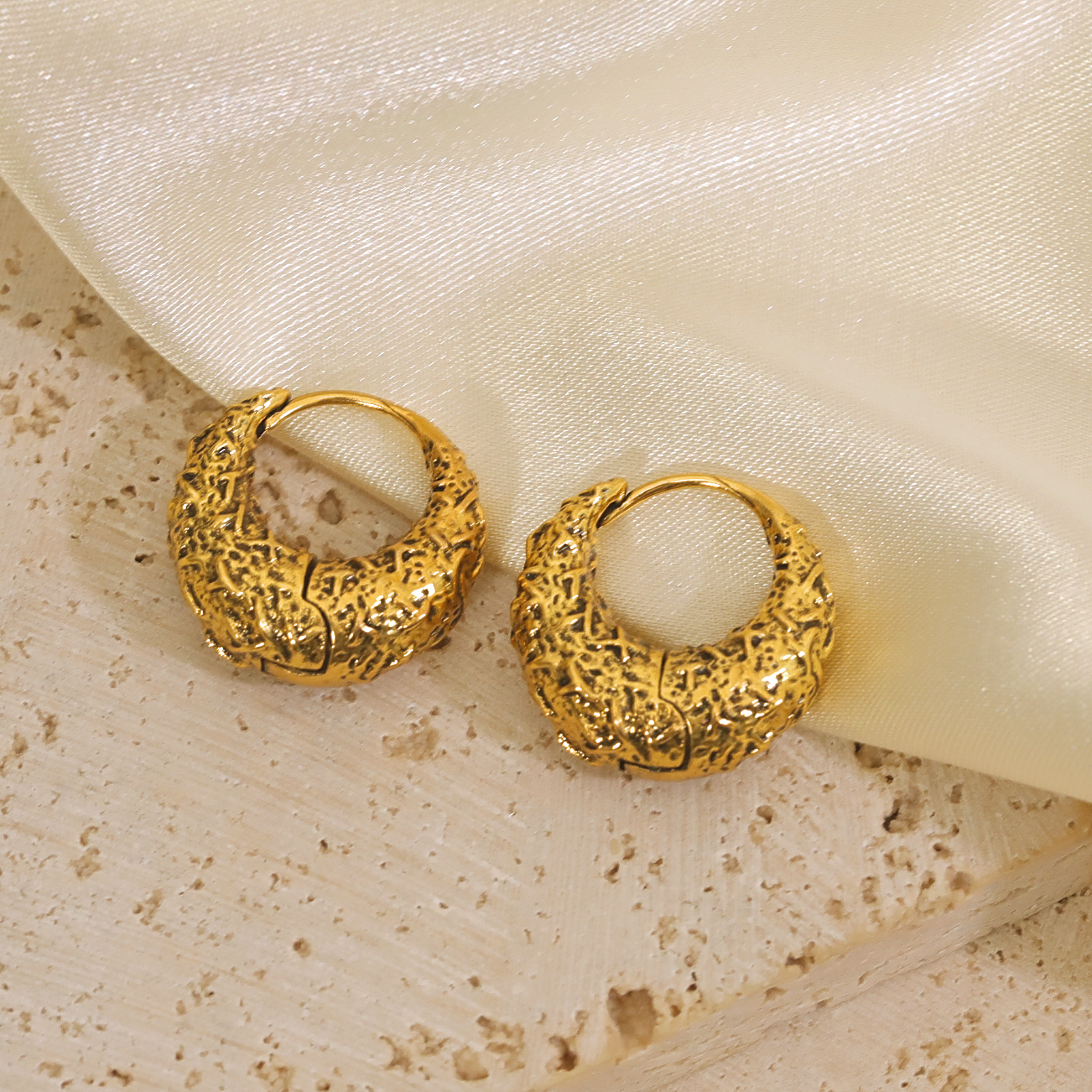 1 Pair Elegant Lady Streetwear Geometric Copper 14K Gold Plated Hoop Earrings display picture 4