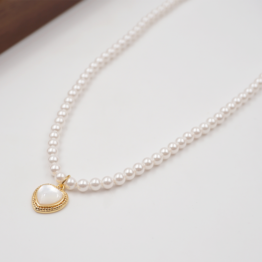 Glam Vintage Style Classic Style Heart Shape Imitation Pearl Titanium Steel Copper Beaded Plating Inlay Shell Gold Plated Women's Pendant Necklace display picture 5