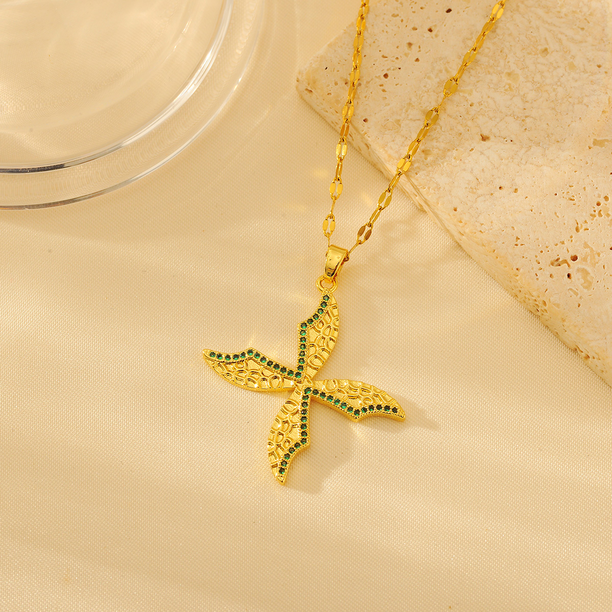 Wholesale Simple Style Classic Style Starfish Copper Plating Inlay 18K Gold Plated Zircon Pendant Necklace display picture 1