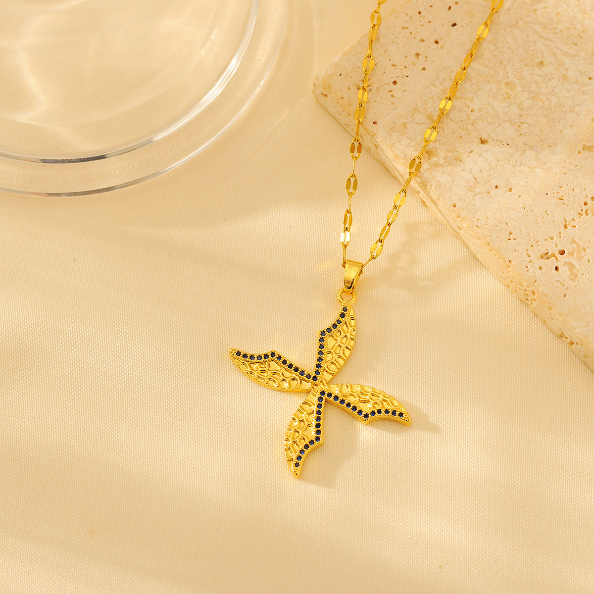 Wholesale Simple Style Classic Style Starfish Copper Plating Inlay 18K Gold Plated Zircon Pendant Necklace display picture 3