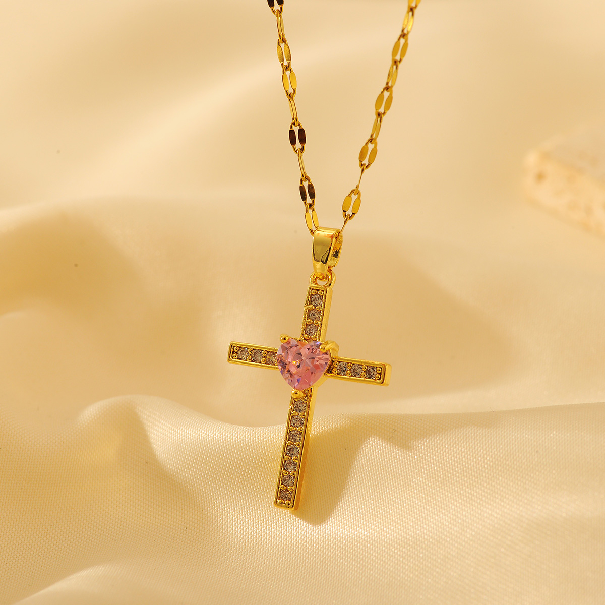 Wholesale Shiny Cross Copper Plating Inlay 18K Gold Plated Crystal Pendant Necklace display picture 6