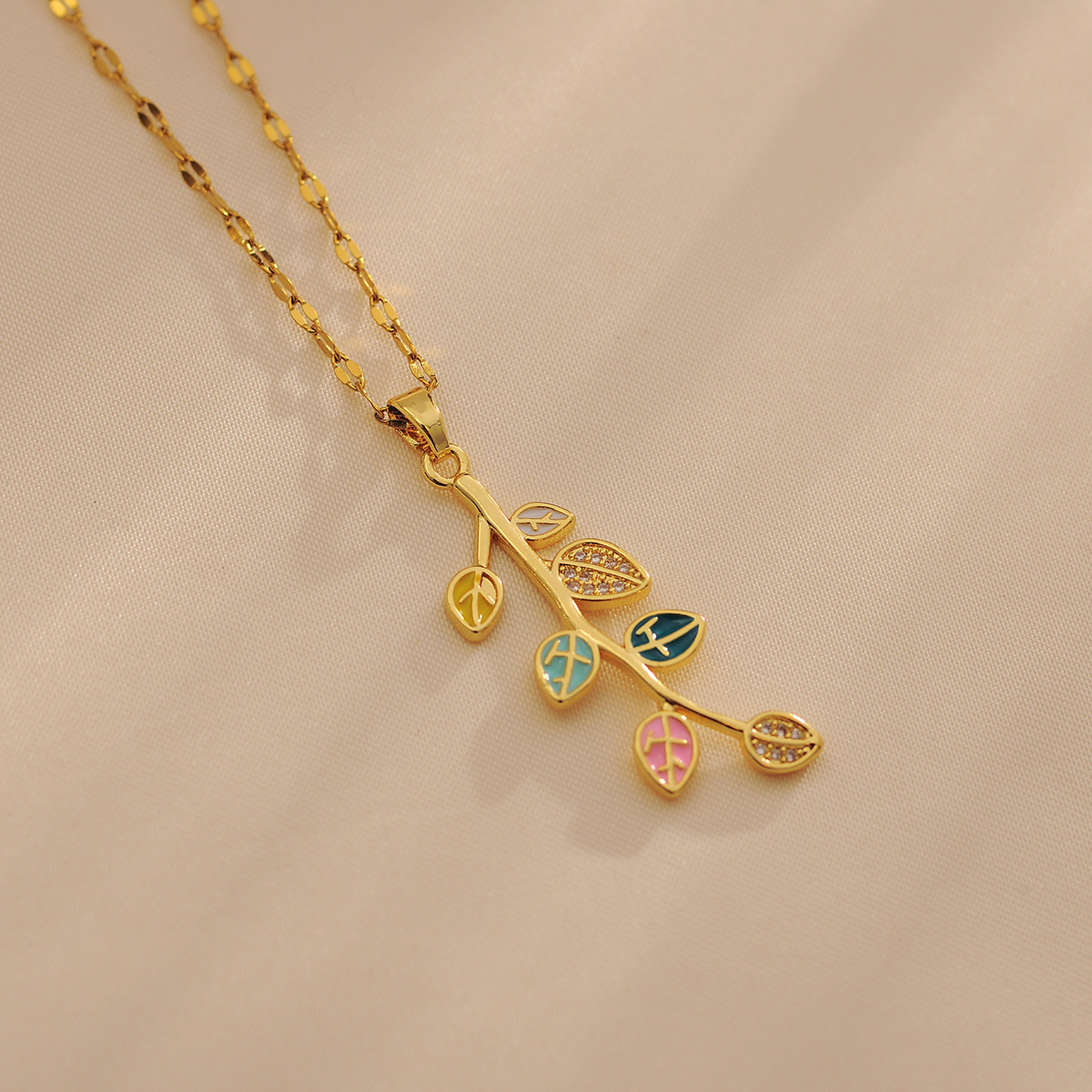 Wholesale Casual Simple Style Leaves Titanium Steel Copper Enamel Inlay 18K Gold Plated Zircon Pendant Necklace display picture 4