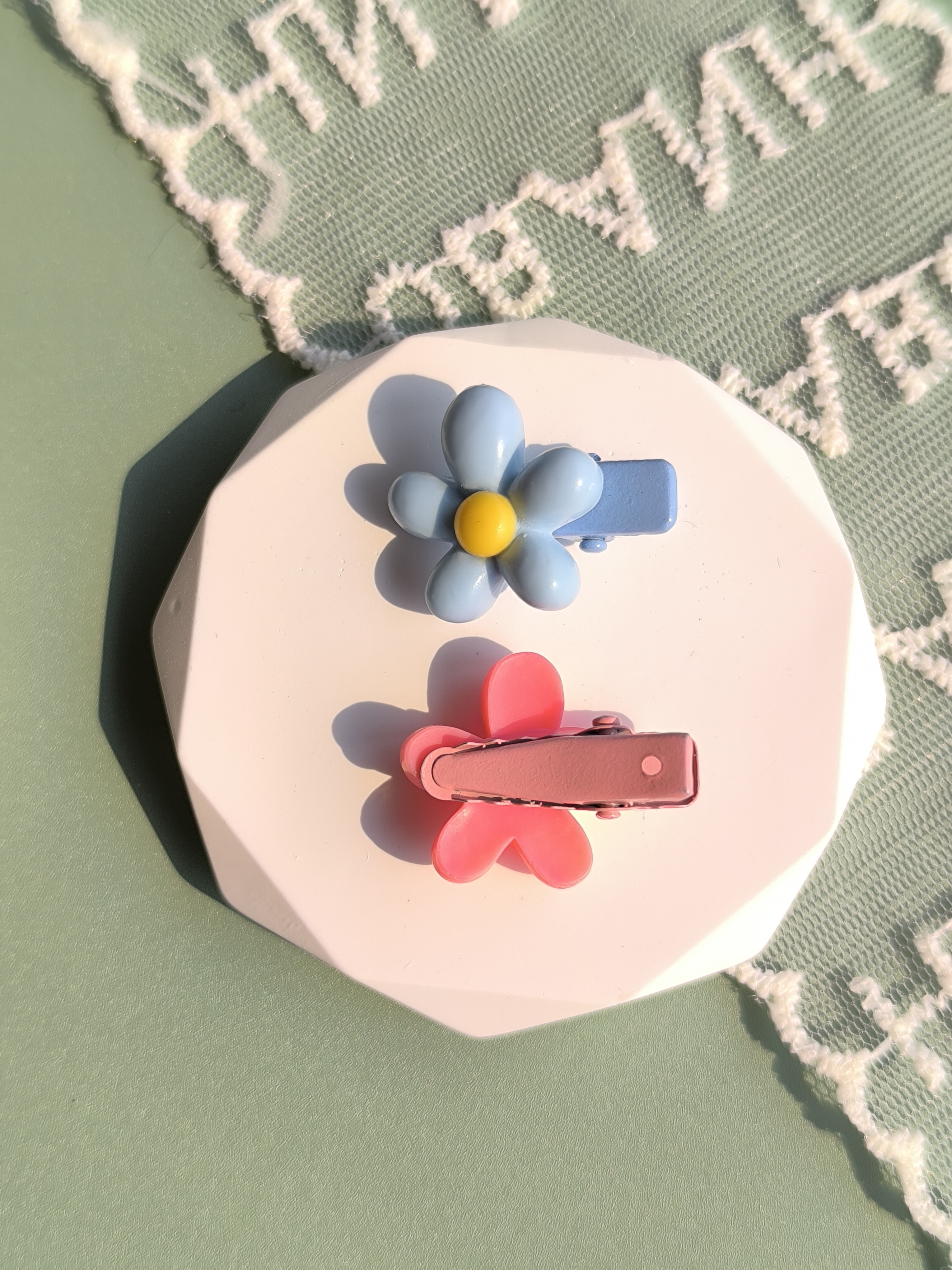 Women's Casual Cute Flower Resin Inlay Resin Hair Clip display picture 1