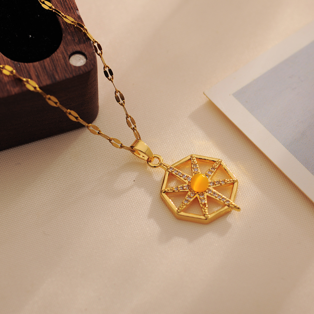 Großhandel IG-Stil Glänzend Geometrisch Kupfer Inlay 18 Karat Vergoldet Perlen Zirkon Halskette Mit Anhänger display picture 4