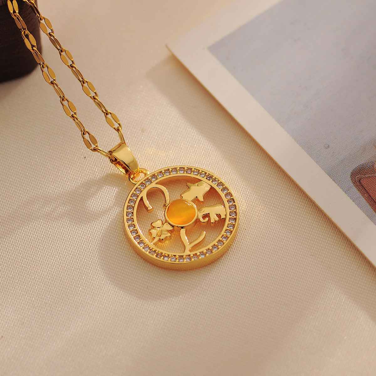 Großhandel IG-Stil Glänzend Geometrisch Kupfer Inlay 18 Karat Vergoldet Perlen Zirkon Halskette Mit Anhänger display picture 5