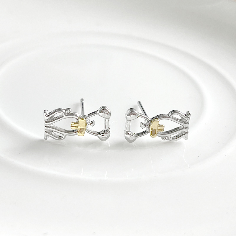 1 Pair Cute Sweet Simple Style Dog Hollow Out Alloy Gold Plated Silver Plated Ear Studs display picture 6