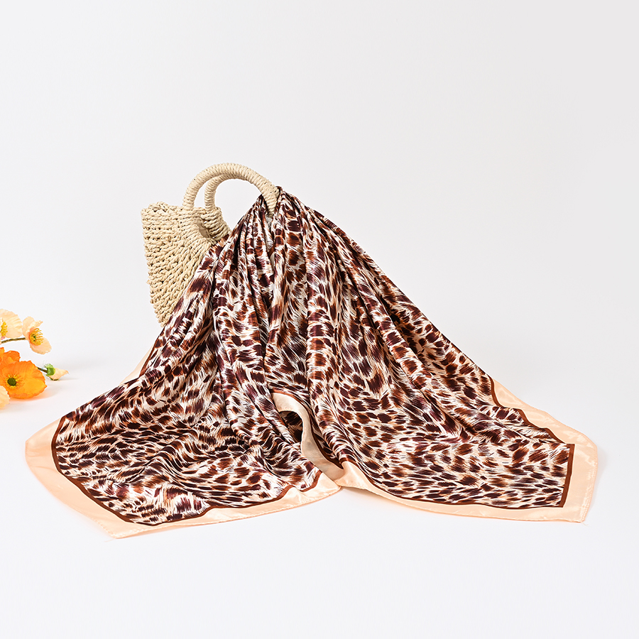 Women's Hip-Hop Simple Style Leopard Satin Printing And Dyeing Printing Silk Scarf display picture 2