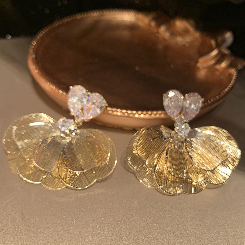 1 Pair Sweet Shiny Petal Inlay Brass Zircon 14K Gold Plated Drop Earrings display picture 4