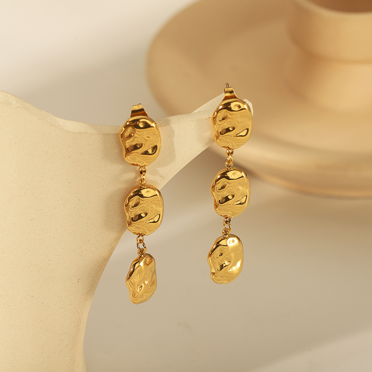1 Pair Vintage Style Exaggerated Round Plating 304 Stainless Steel 18K Gold Plated Drop Earrings display picture 2