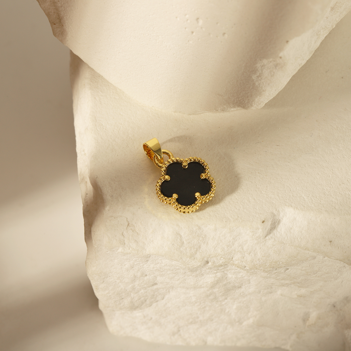 1 Stück 12,6*3,6mm Loch 2~2.9mm Kupfer 18 Karat Vergoldet Blüten Mit Fünf Blüten Blättern Anhänger display picture 6