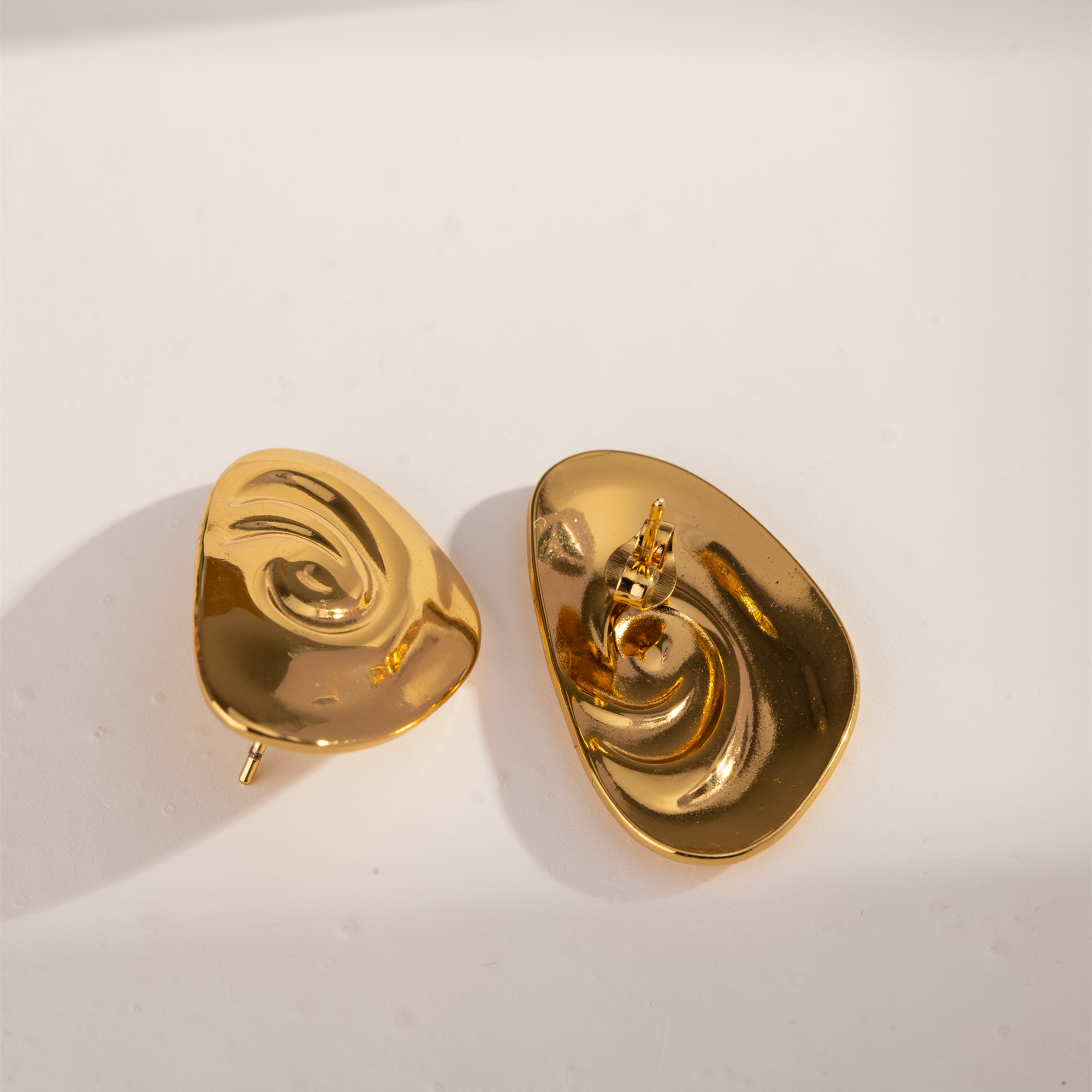 1 Pair Vintage Style Lady Classic Style Geometric Water Droplets Solid Color Plating 304 Stainless Steel 18K Gold Plated Ear Studs display picture 9