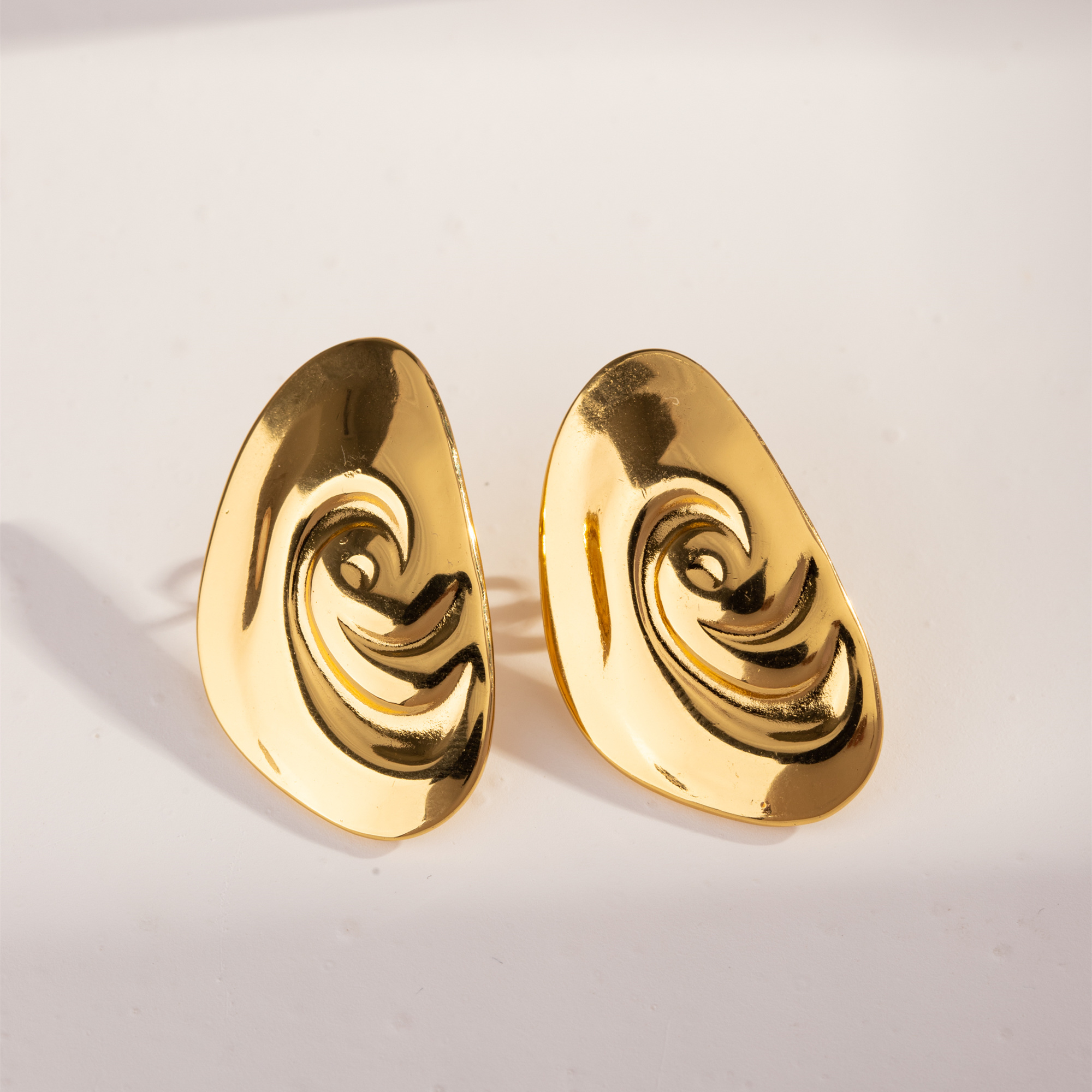 1 Pair Vintage Style Lady Classic Style Geometric Water Droplets Solid Color Plating 304 Stainless Steel 18K Gold Plated Ear Studs display picture 10