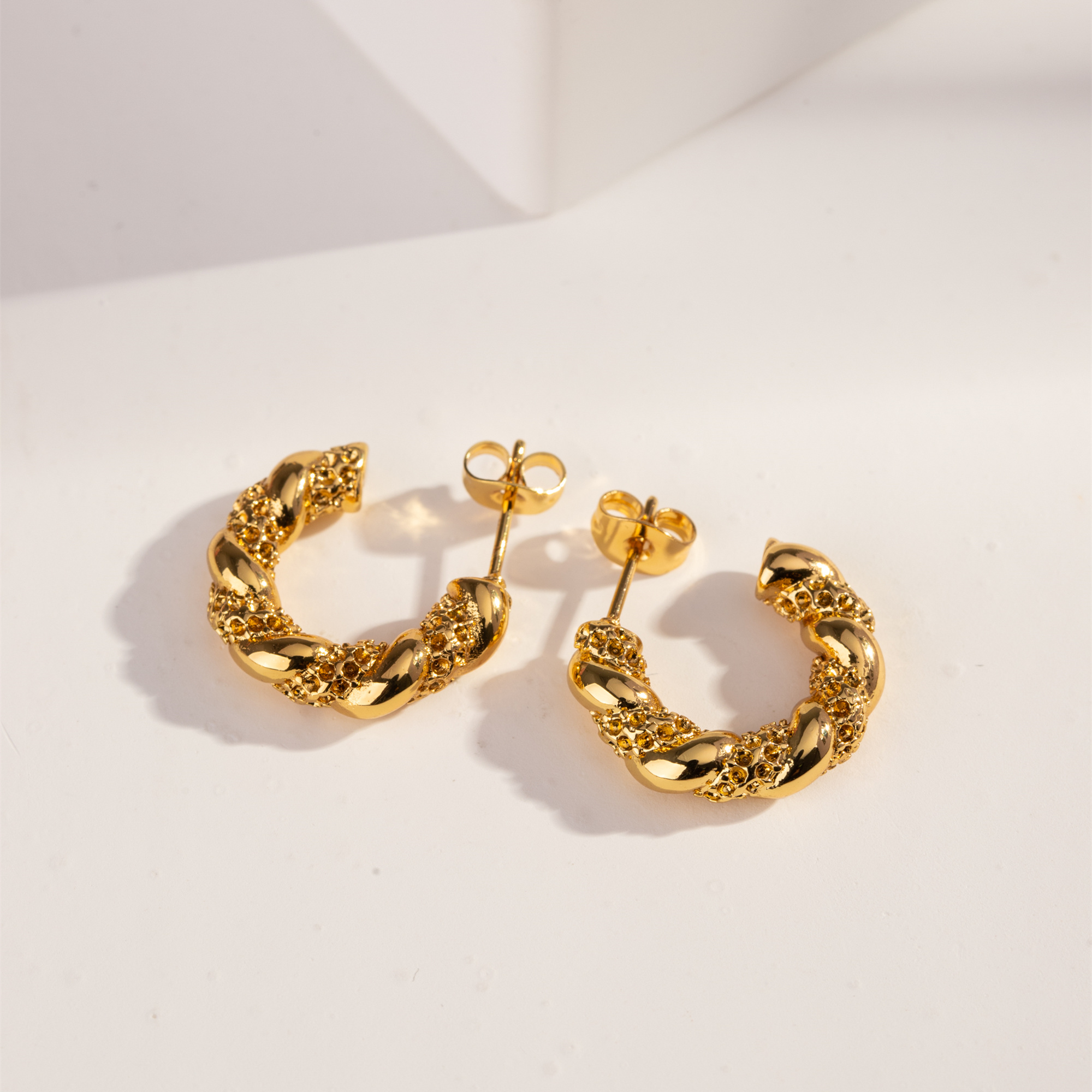 1 Pair Casual Vintage Style C Shape U Shape Geometric Plating 304 Stainless Steel 18K Gold Plated Hoop Earrings display picture 8