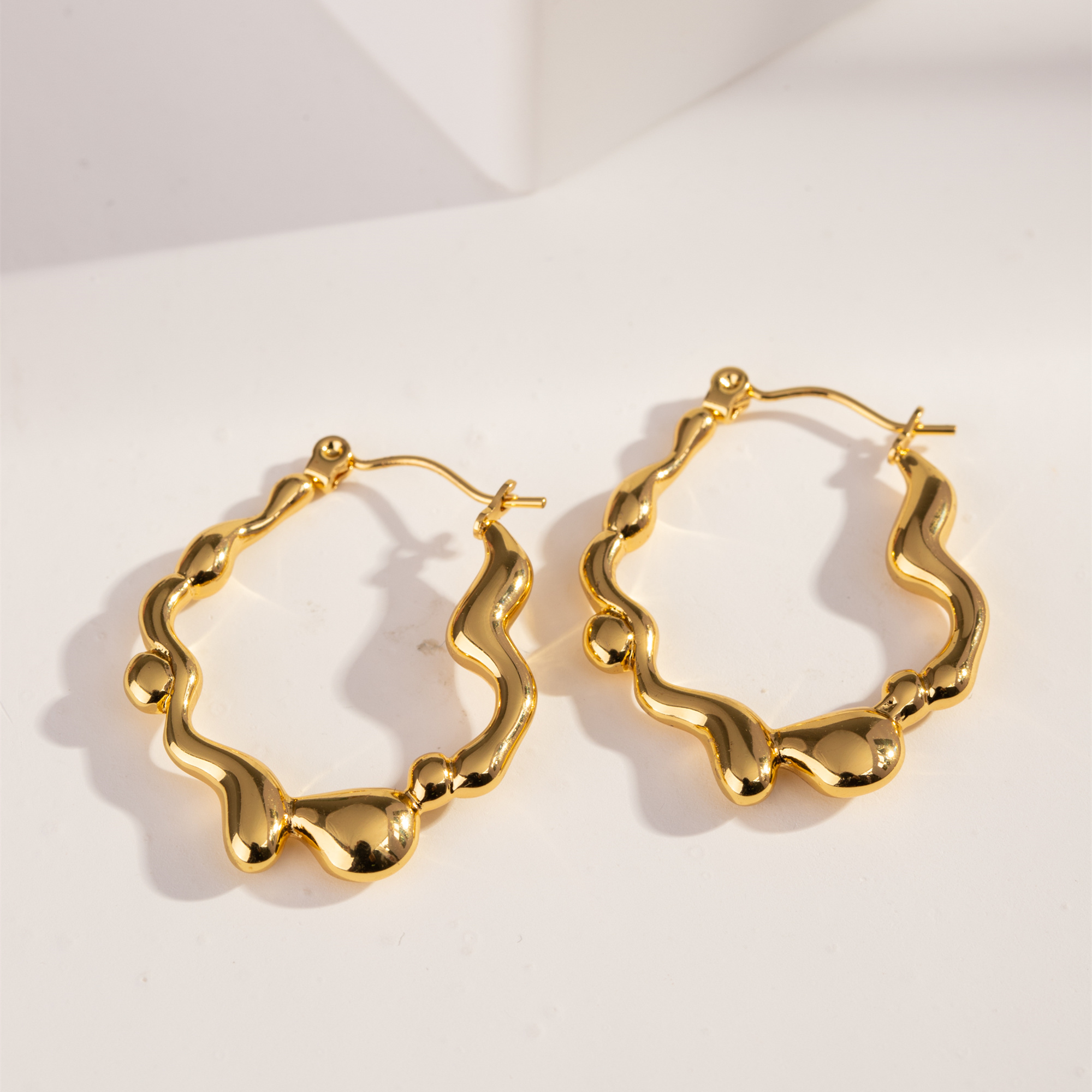 1 Pair Casual Vintage Style C Shape U Shape Geometric Plating 304 Stainless Steel 18K Gold Plated Hoop Earrings display picture 14