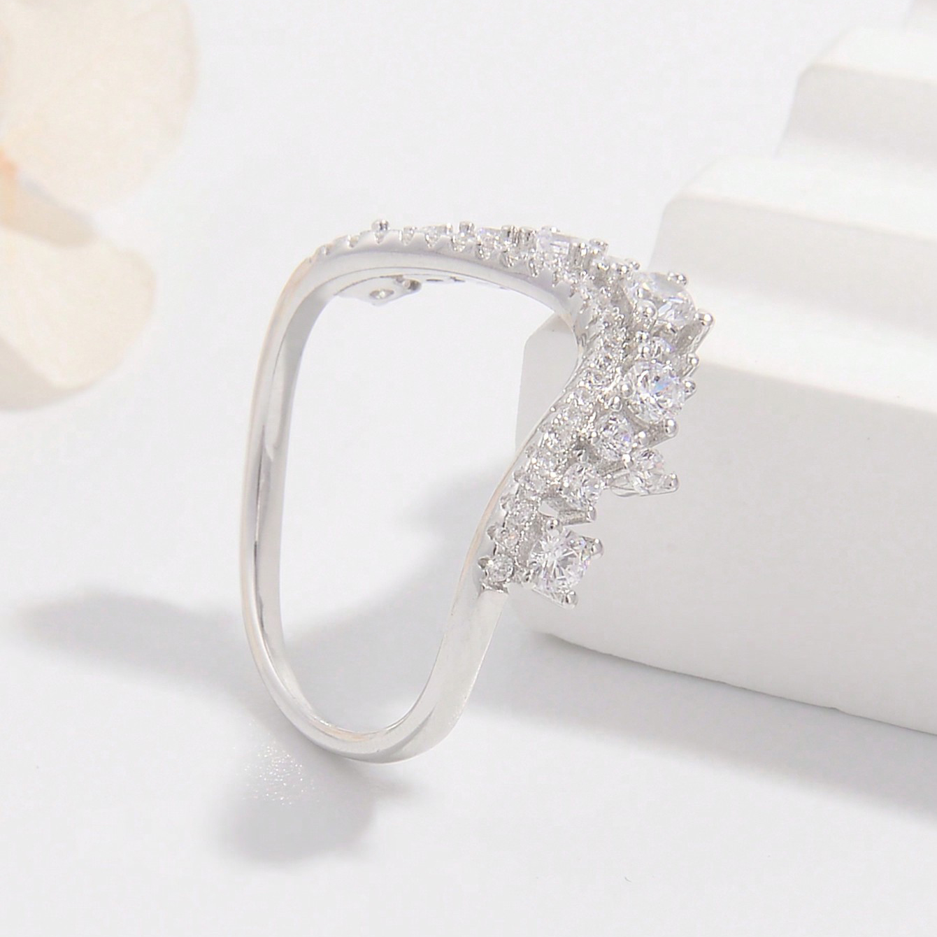 Sterling Silver White Gold Plated Simple Style Shiny Inlay V Shape Zircon Rings display picture 3