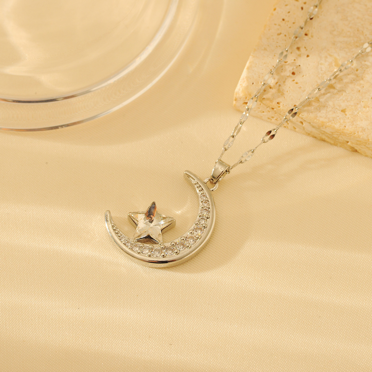 Wholesale Elegant Lady Streetwear Star Moon Copper Inlay Zircon Pendant Necklace display picture 1