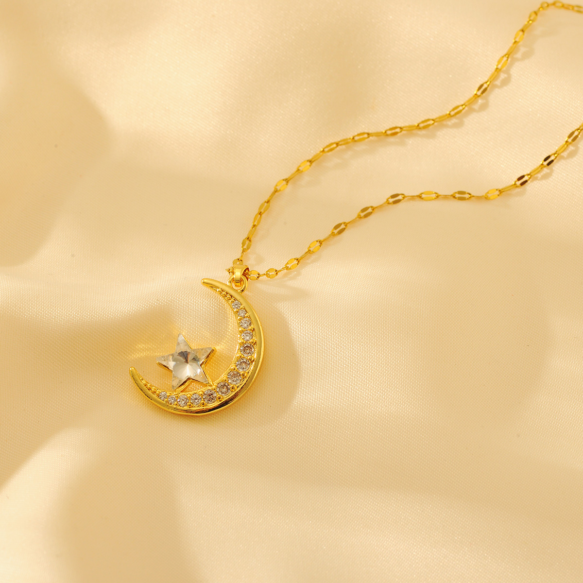 Wholesale Elegant Lady Streetwear Star Moon Copper Inlay Zircon Pendant Necklace display picture 3