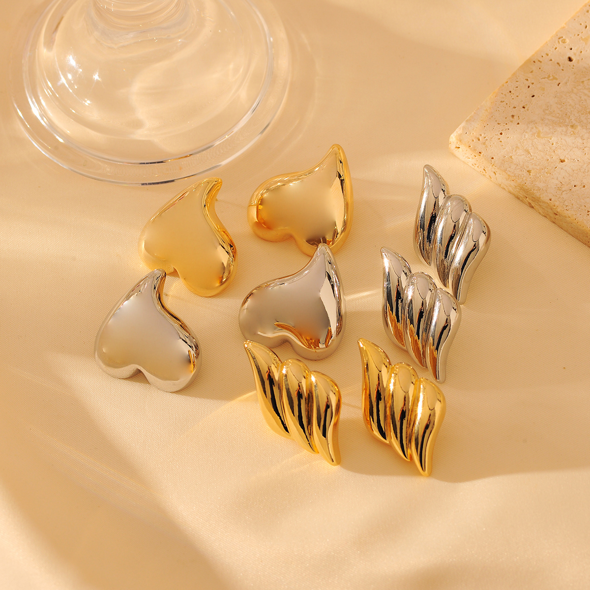 1 Pair Simple Style Classic Style Shiny Solid Color Plating Steel Copper 18K Gold Plated Ear Studs display picture 8
