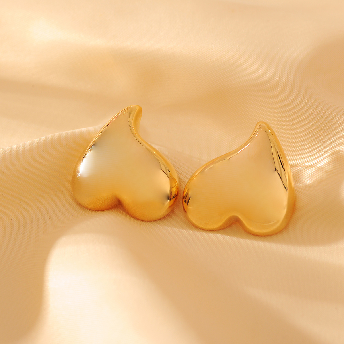 1 Pair Simple Style Classic Style Shiny Solid Color Plating Steel Copper 18K Gold Plated Ear Studs display picture 10