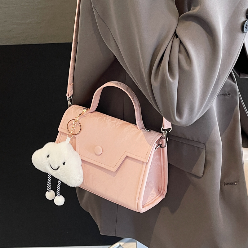 Women's Pu Leather Clouds Solid Color Classic Style Sewing Thread Zipper Flip Cover Handbag Crossbody Bag display picture 4