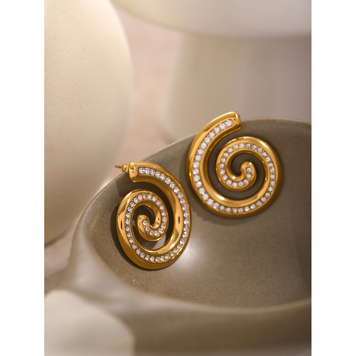 1 Pair Basic Modern Style Classic Style Spiral Plating Inlay 304 Stainless Steel Rhinestones 18K Gold Plated Ear Studs display picture 3