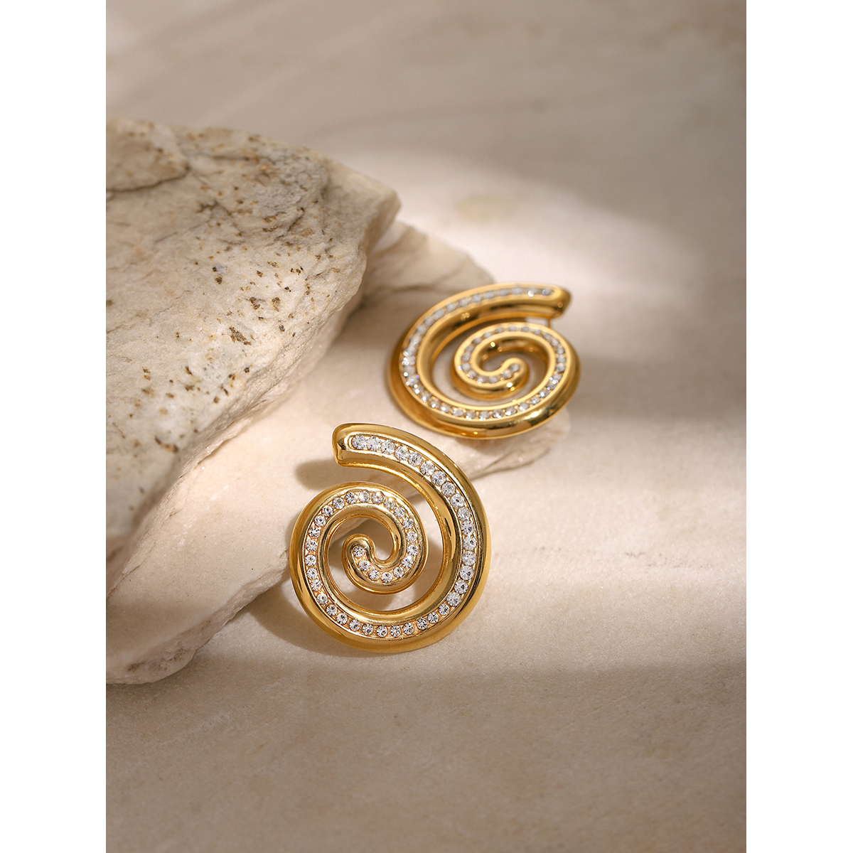 1 Pair Basic Modern Style Classic Style Spiral Plating Inlay 304 Stainless Steel Rhinestones 18K Gold Plated Ear Studs display picture 6