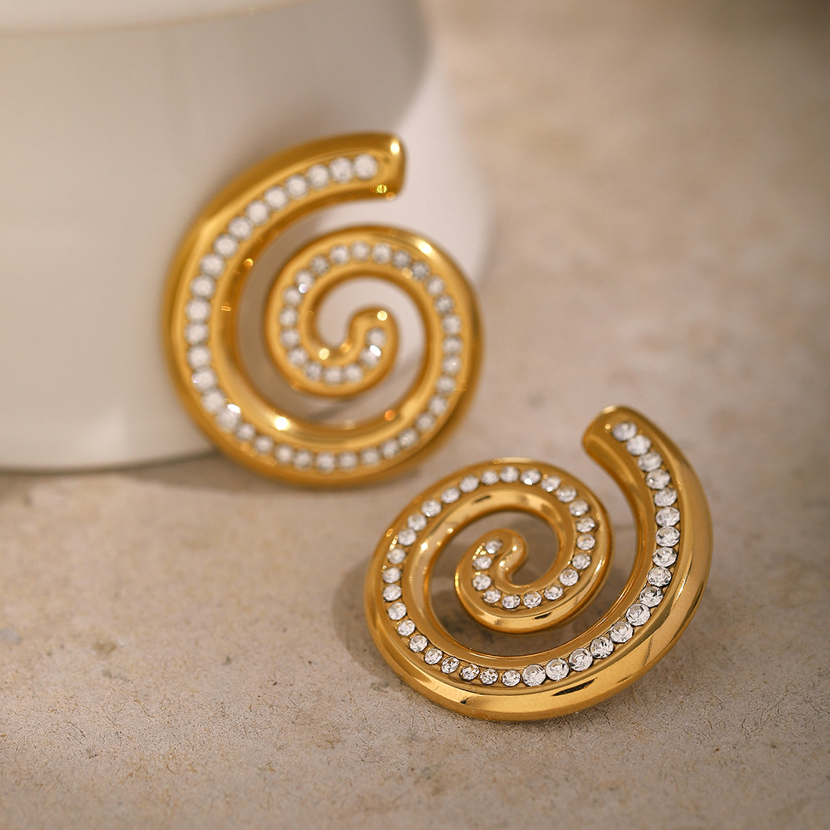1 Pair Basic Modern Style Classic Style Spiral Plating Inlay 304 Stainless Steel Rhinestones 18K Gold Plated Ear Studs display picture 7