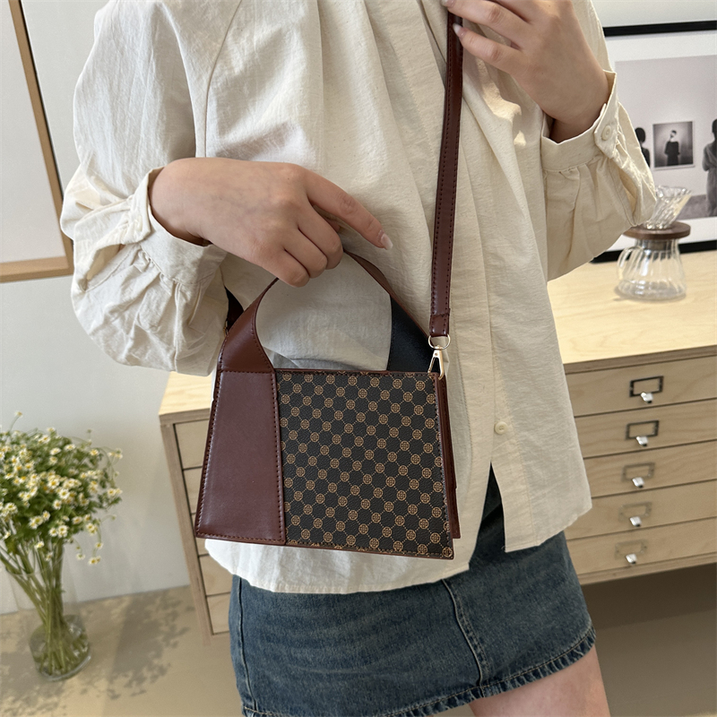 Women's Pu Leather Color Block Vintage Style Classic Style Zipper Shoulder Bag display picture 1
