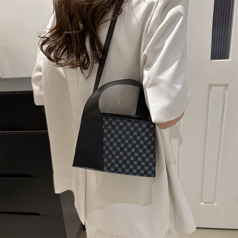 Women's Pu Leather Color Block Vintage Style Classic Style Zipper Shoulder Bag display picture 5