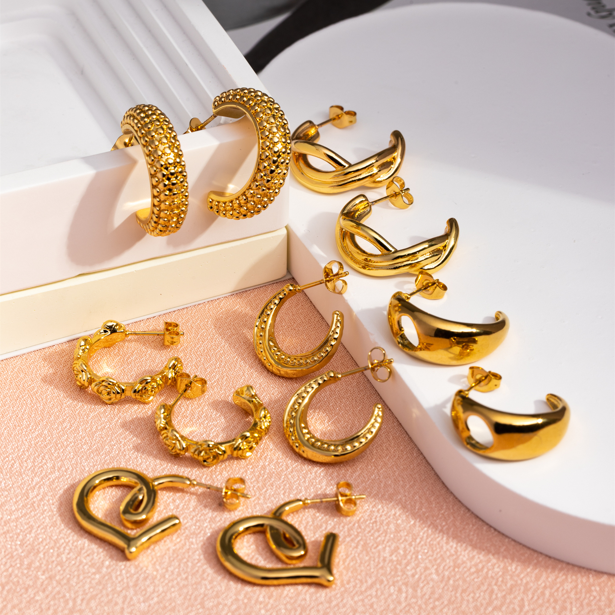 1 Pair Casual Vintage Style C Shape Geometric Heart Shape Plating 304 Stainless Steel 18K Gold Plated Ear Studs display picture 2