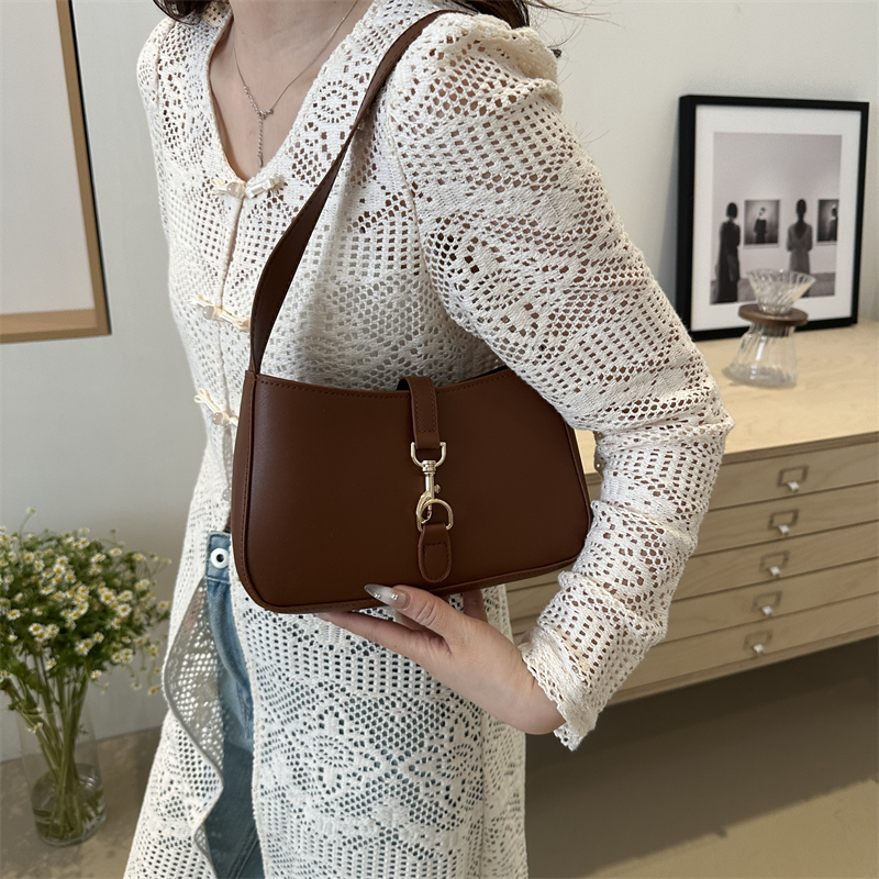 Women's Pu Leather Solid Color Vintage Style Classic Style Hook Loop Crossbody Bag display picture 2