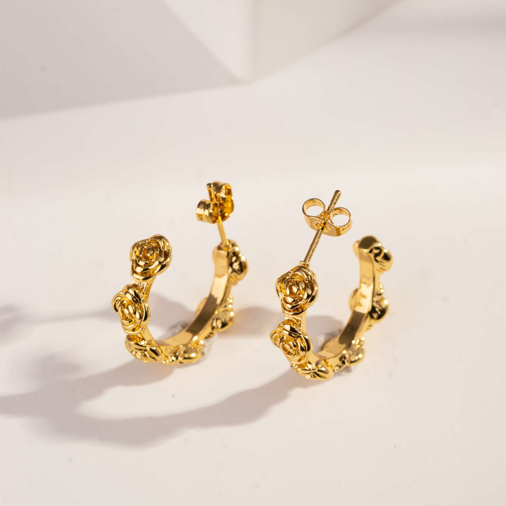 1 Pair Casual Vintage Style C Shape Geometric Heart Shape Plating 304 Stainless Steel 18K Gold Plated Ear Studs display picture 11