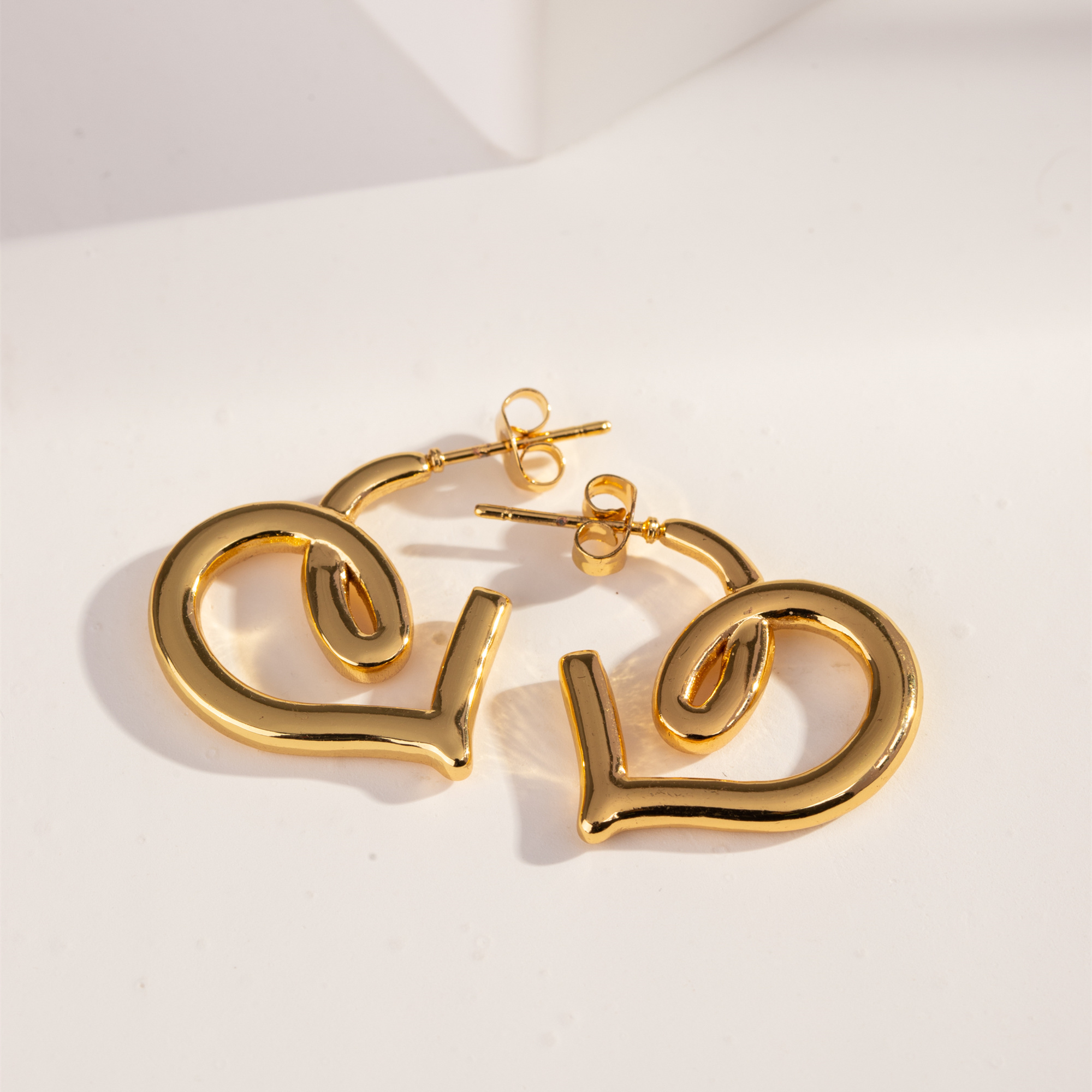 1 Pair Casual Vintage Style C Shape Geometric Heart Shape Plating 304 Stainless Steel 18K Gold Plated Ear Studs display picture 13