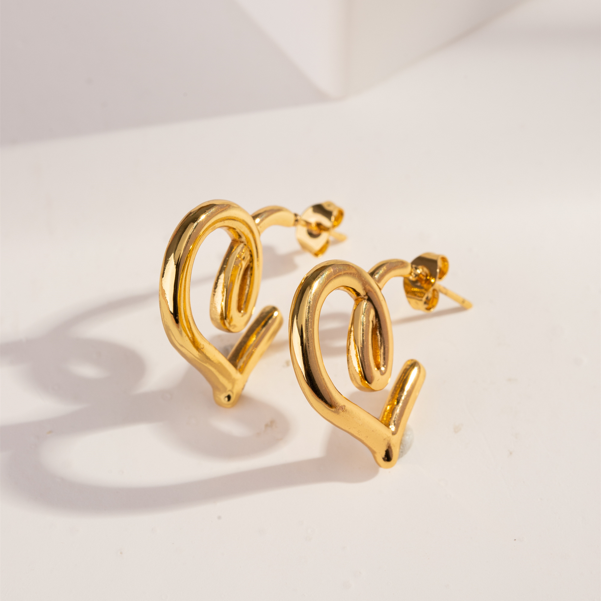 1 Pair Casual Vintage Style C Shape Geometric Heart Shape Plating 304 Stainless Steel 18K Gold Plated Ear Studs display picture 14