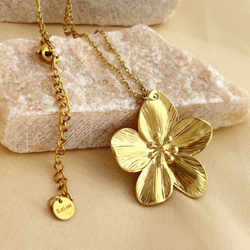 304 Stainless Steel 18K Gold Plated Elegant Lady Streetwear Flower Pendant Necklace display picture 3