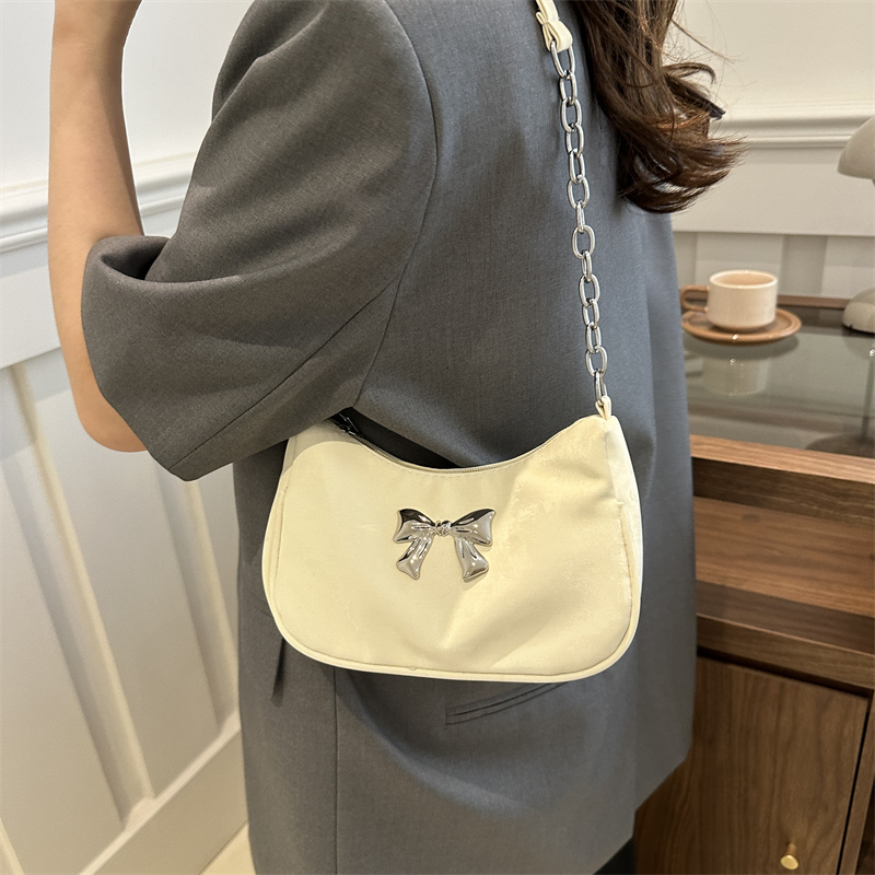 Women's Pu Leather Solid Color Vintage Style Classic Style Zipper Shoulder Bag display picture 6