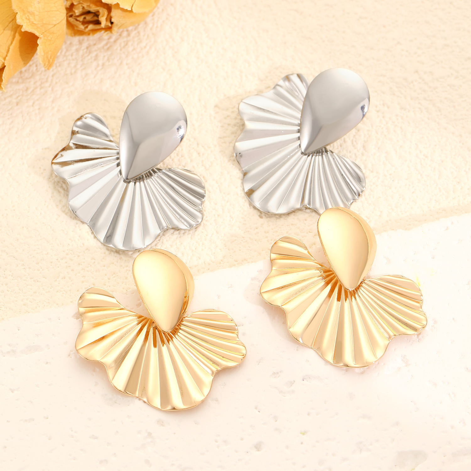 1 Pair Nordic Style Simple Style Water Droplets Flower Alloy Ear Studs display picture 3