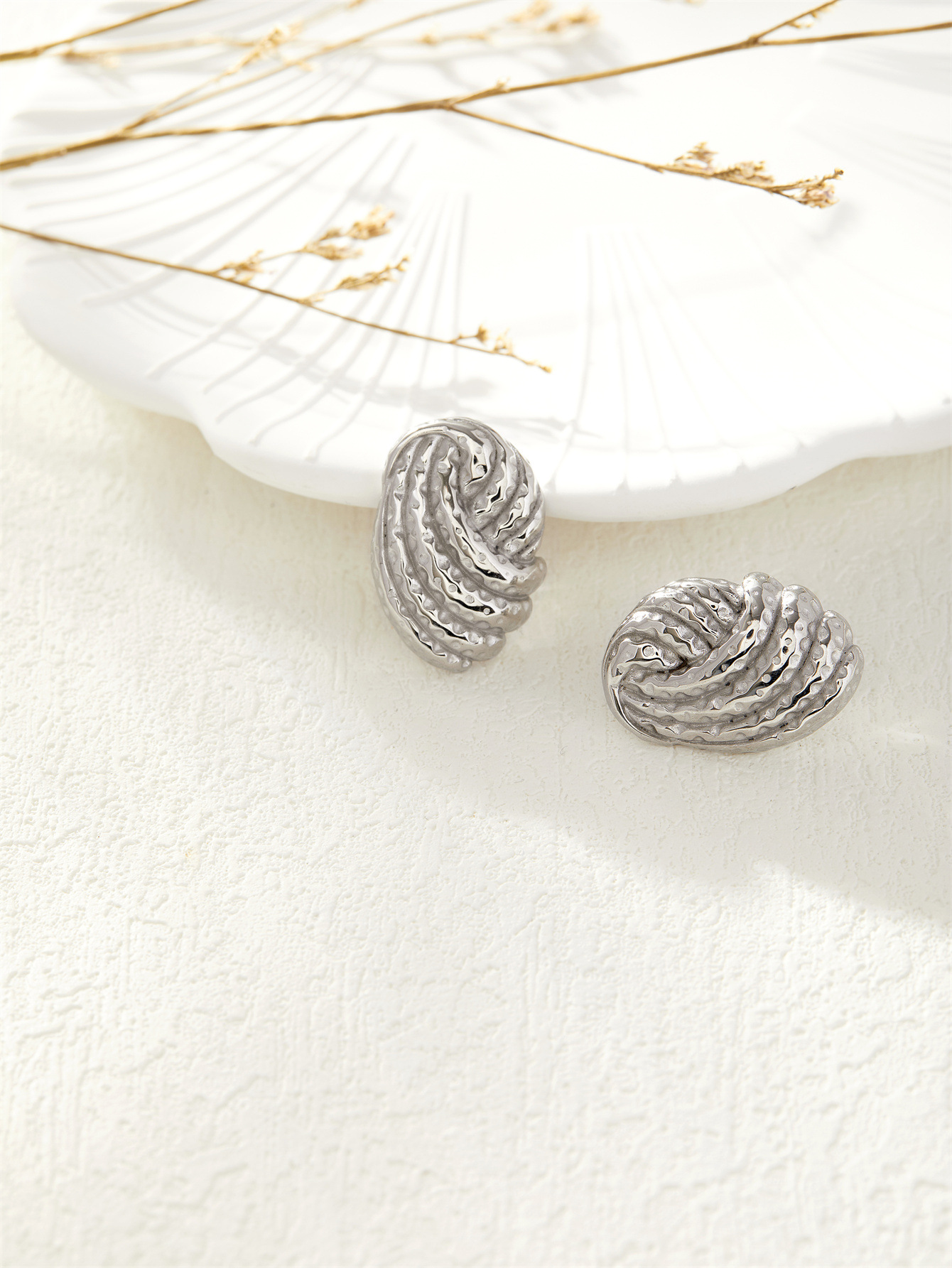 1 Pair Retro Exaggerated Classic Style Stripe Plating 304 Stainless Steel 18K Gold Plated Ear Studs display picture 2