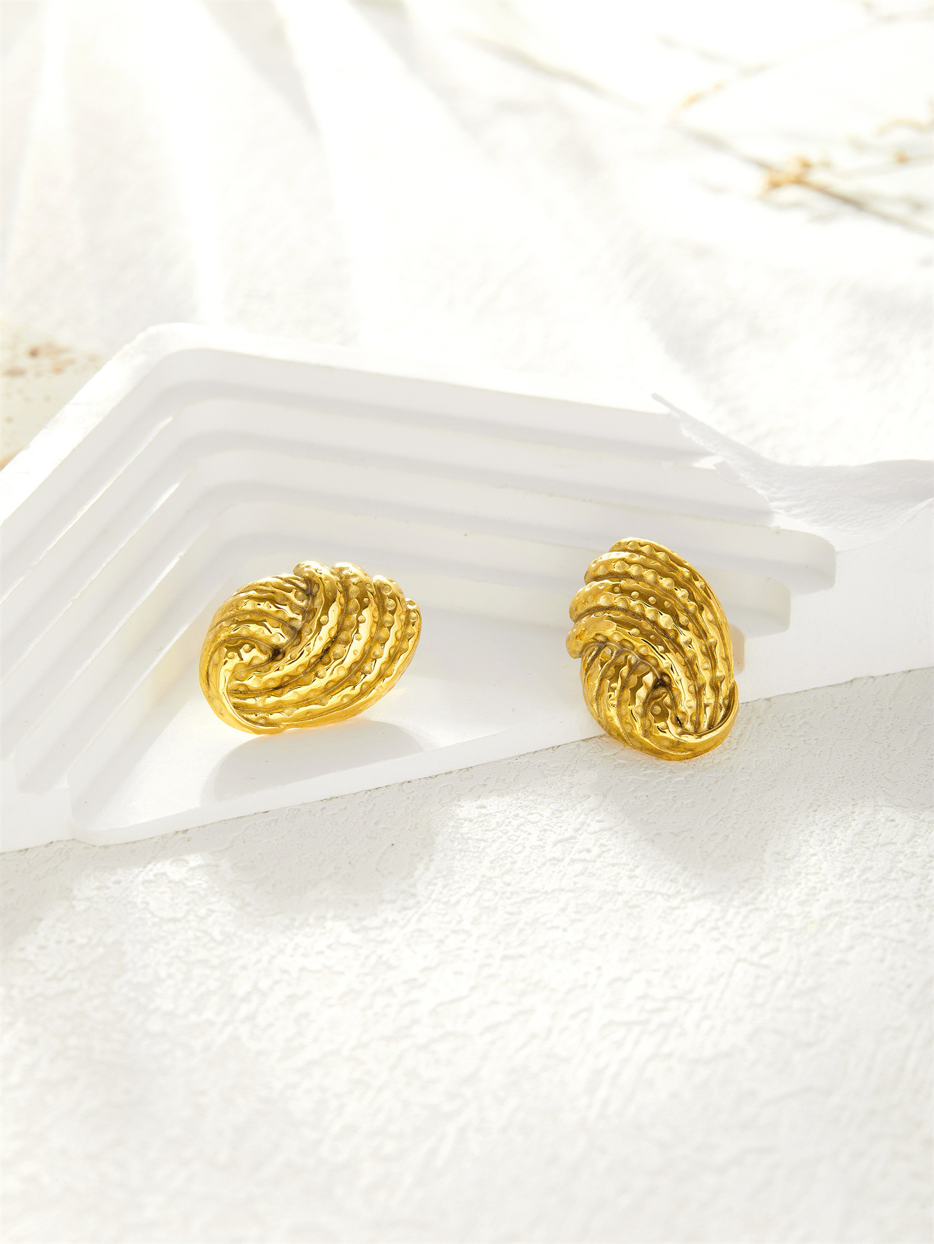 1 Pair Retro Exaggerated Classic Style Stripe Plating 304 Stainless Steel 18K Gold Plated Ear Studs display picture 5