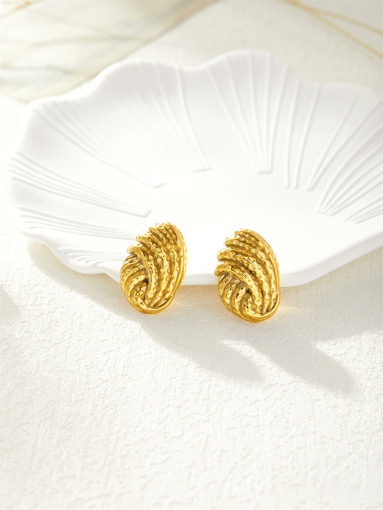 1 Pair Retro Exaggerated Classic Style Stripe Plating 304 Stainless Steel 18K Gold Plated Ear Studs display picture 4