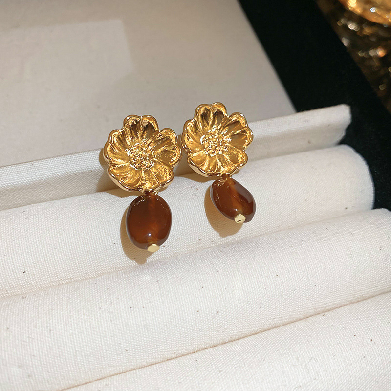 1 Pair Vintage Style Simple Style Flower Alloy Resin Drop Earrings display picture 7